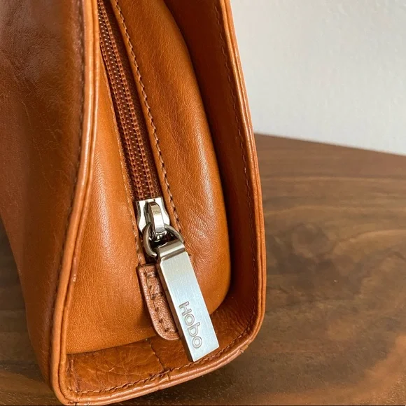HOBO Tan Leather Handbag - Picture 3 of 8